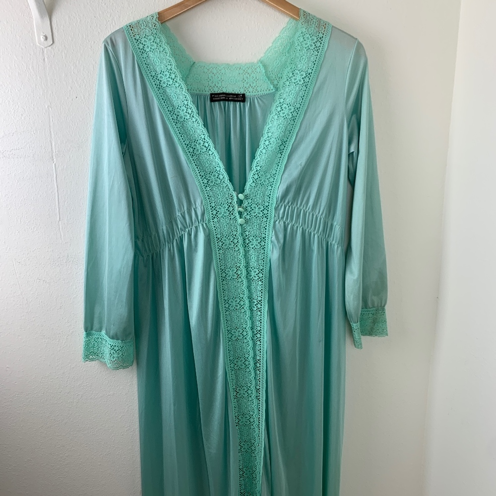 Vintage Sea foam Nylon Robe size S